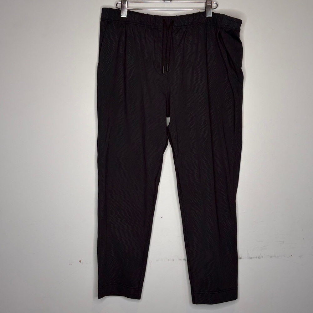 Lululemon Black Athletic Wear Joggers: Size 12